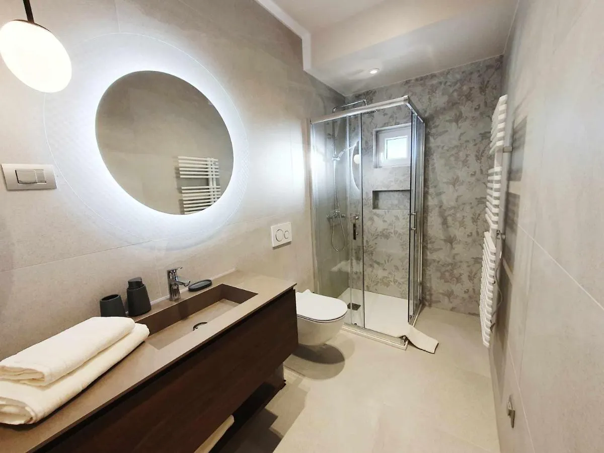 New Ana Design City Center Apartments 普拉