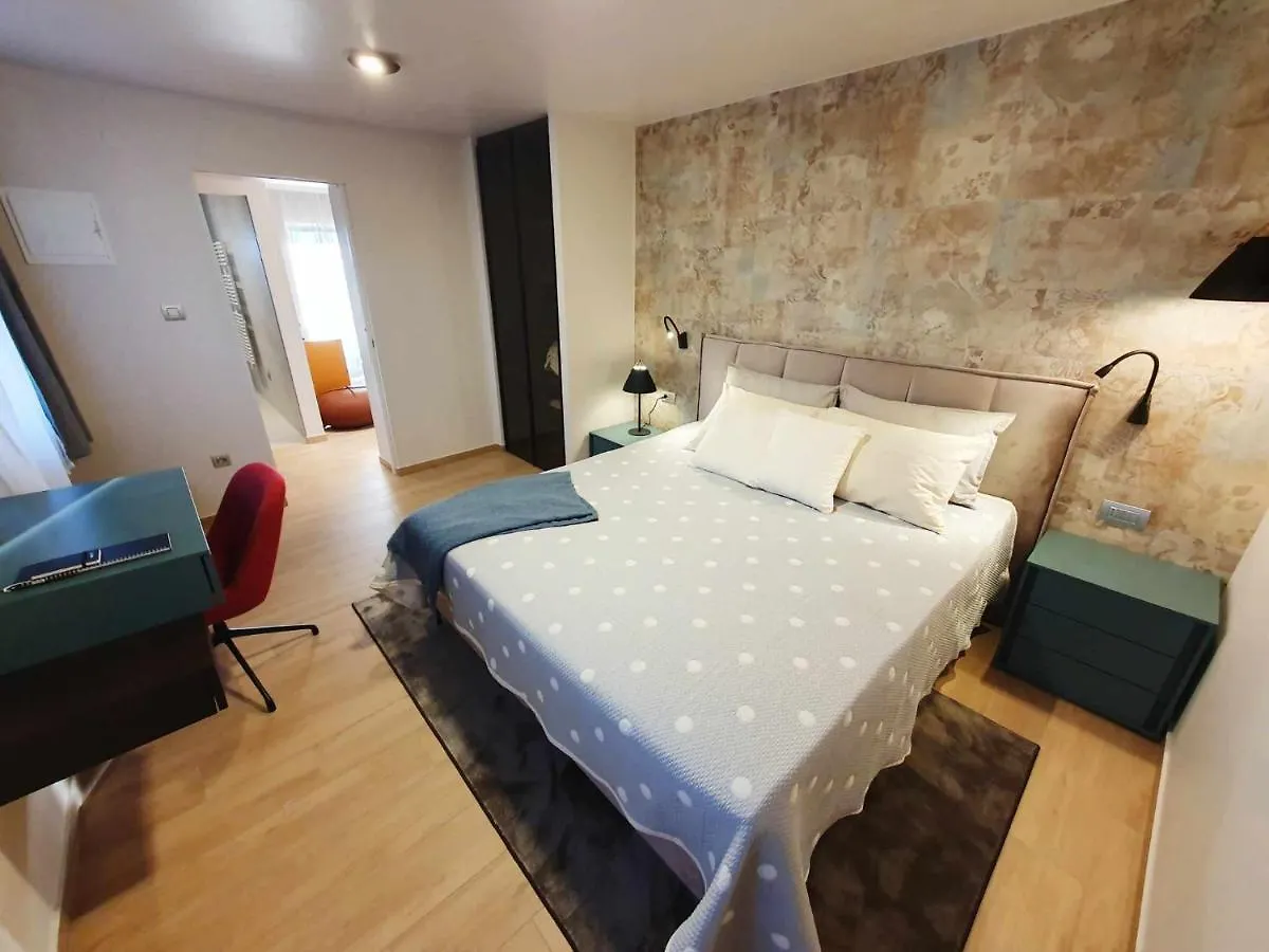 New Ana Design City Center Apartments 普拉